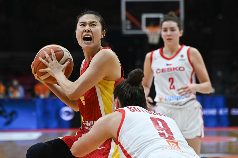 开云体育下载-宝刀不老！王思雨连续两场全队最高分 关键时刻连得9分制胜