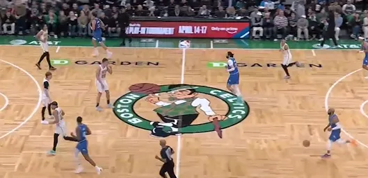 开云体育官网-汤杰溜底线空切上篮命中，凯尔特人三节94-81领先魔术